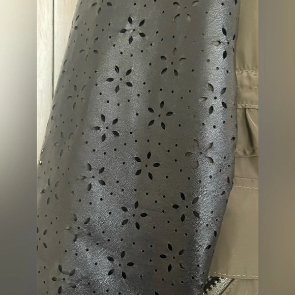 Betsy Johnson hooded parka -faux leather sleeves - Picture 6 of 9